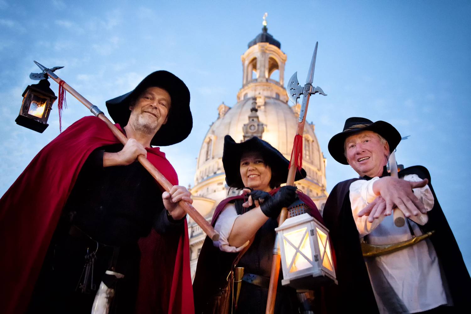 Die Nachtwächter führen kurzweilig durch die historische Altstadt von Dresden
